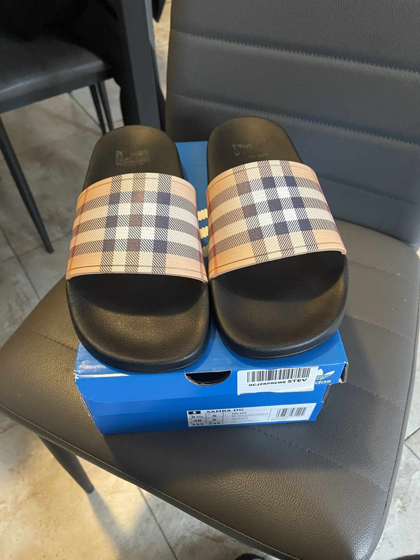 [SIZE 11] MEN BURBERRY SLIDES