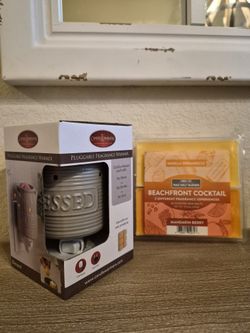 Candle warmer with wax melts