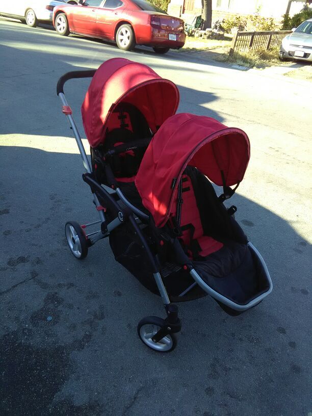 Carreola para gemelos TIENE todo linpia y TIENE base para porta bebe