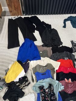Large Bundle / Lot Of Women’s / Juniors Clothes