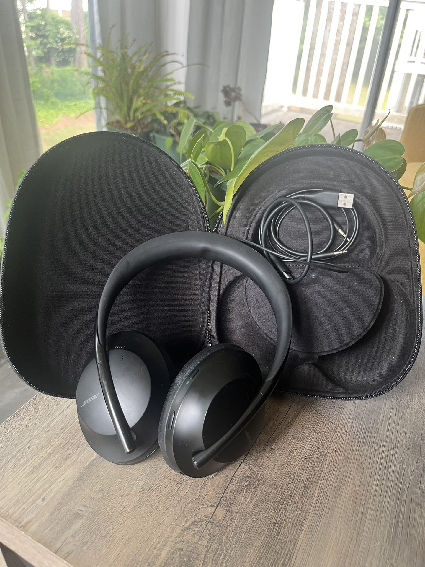 Bose - Noise Cancelling Headphones