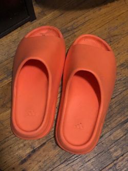 Yeezy Slide Size 9 Men’s Orange