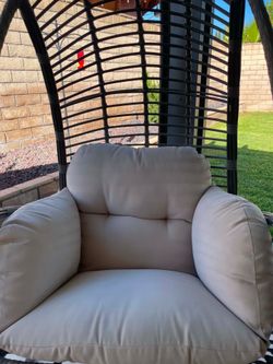 Outdoor swing chair
