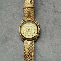 beautiful mickael kors women watch with brand new battery. (MUST SELL TODAY!)