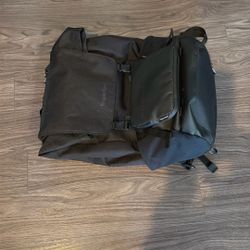 Tropic Feel: Shell Backpack 