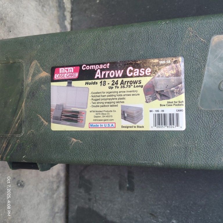 Arrow Case Holds 18-24 Camouflage In Great Condition