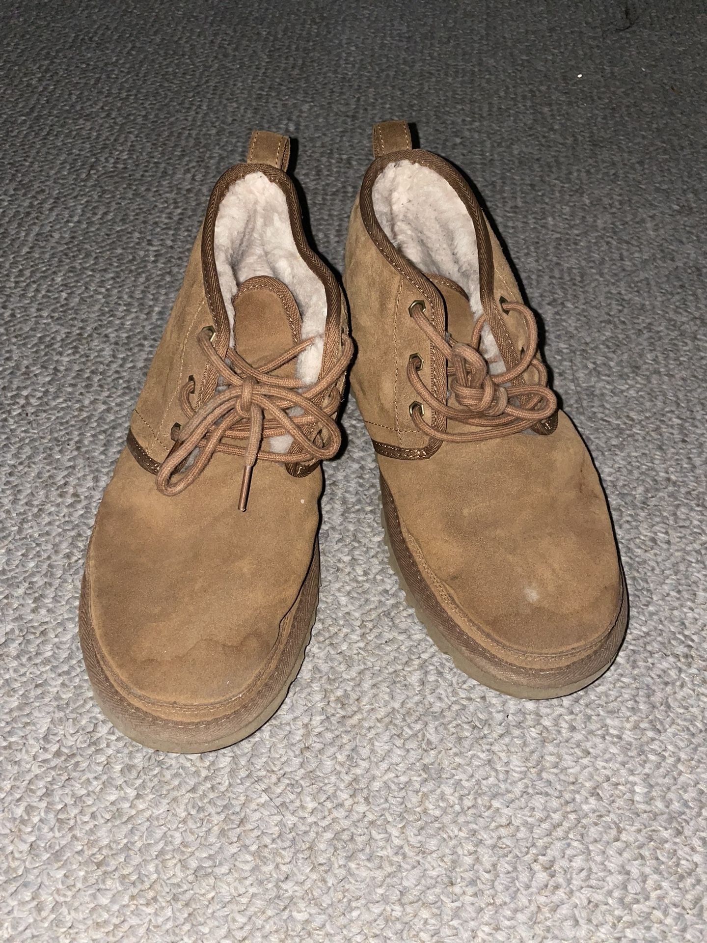 Men’s Uggs size 9