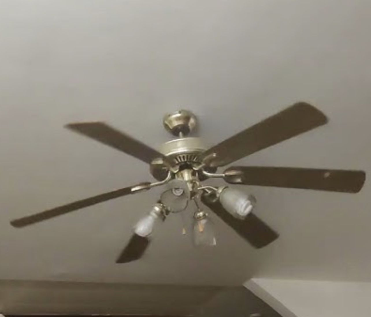 Hampton Bay Ceiling Fan And Light