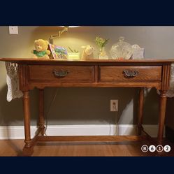 Entry Table (Broyhill)