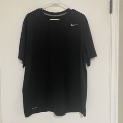 Men’s Nike Dri-Fit T-Shirt !!