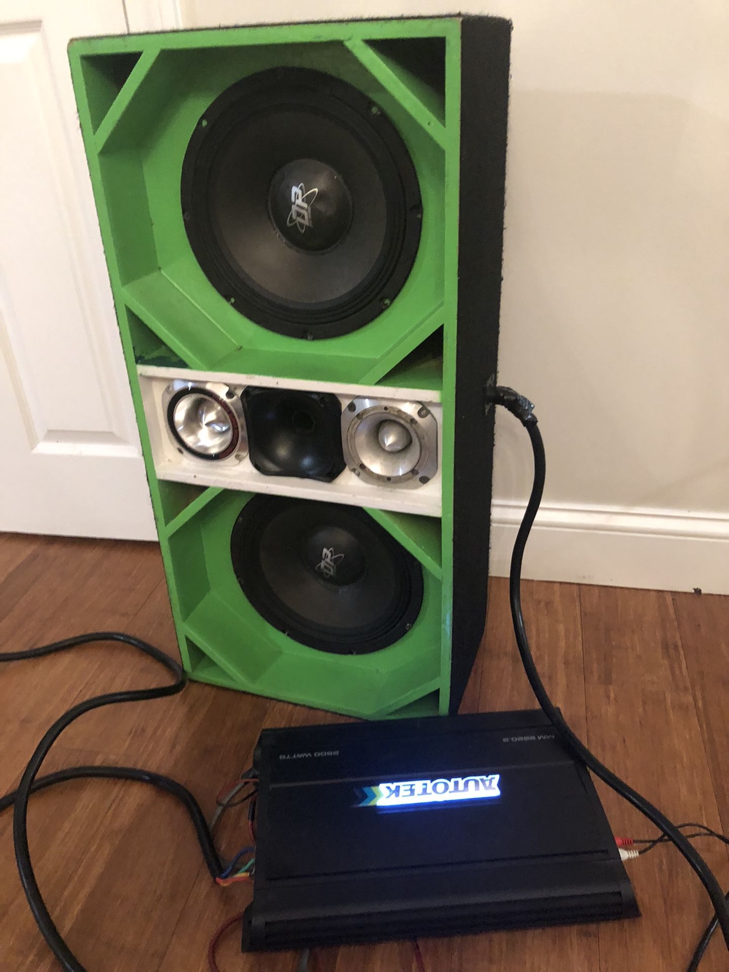 2000 Watts  Chuchero   10 Inches  And 2500 Watts  Amp