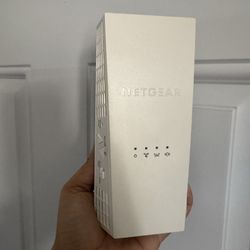 NETGEAR WiFi Mesh Extender