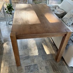 Wooden Table. Great Condition. 