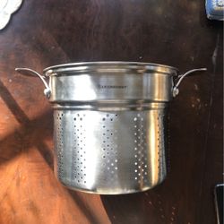 Le Creuset pasta colander pot insert