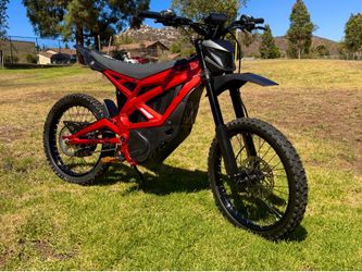 Throne Serpnt E Motorcycle