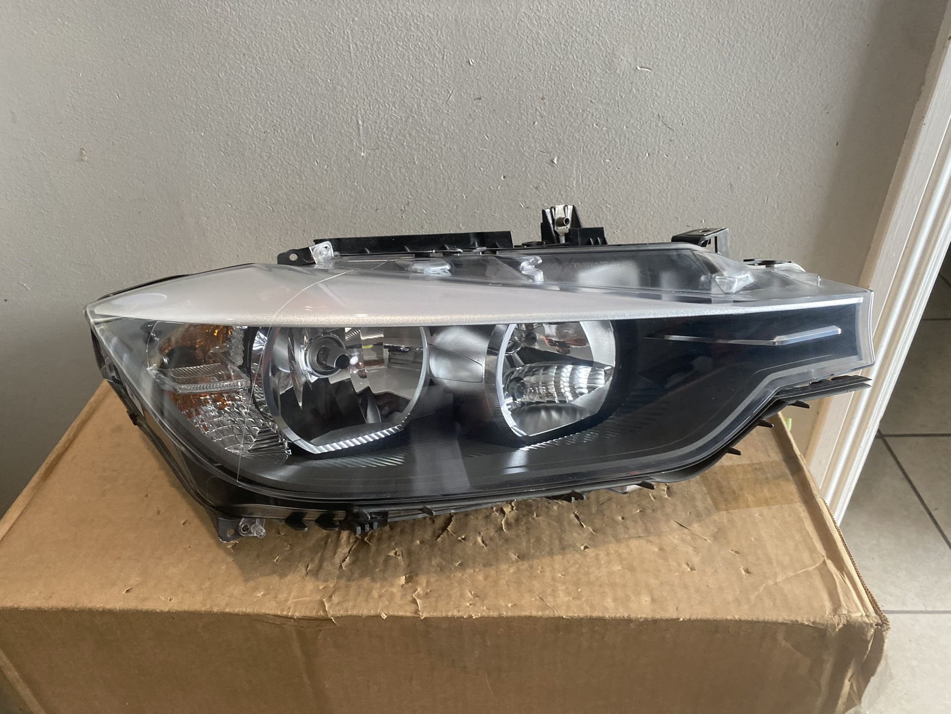 2012-2015 BMW 3 Series Right Headlight 