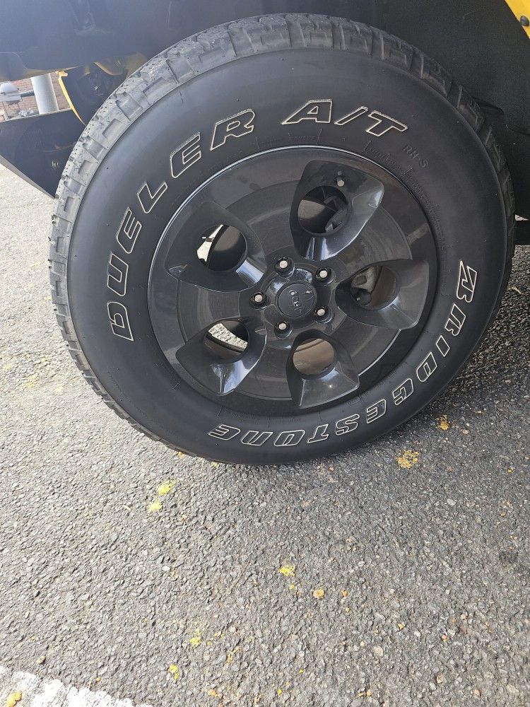 255 70 R18 BRIDGESTONE TIRES+RIMS