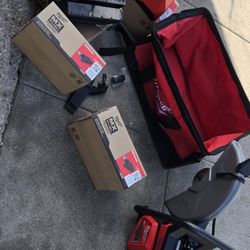 Milwaukee
MX FUEL Lithium-Ion 14 in. Cut Off Saw Kit with RAPIDSTOP Brake w/ (2) FORGE XC8.0 Batteries & (3) MX FUEL Super 