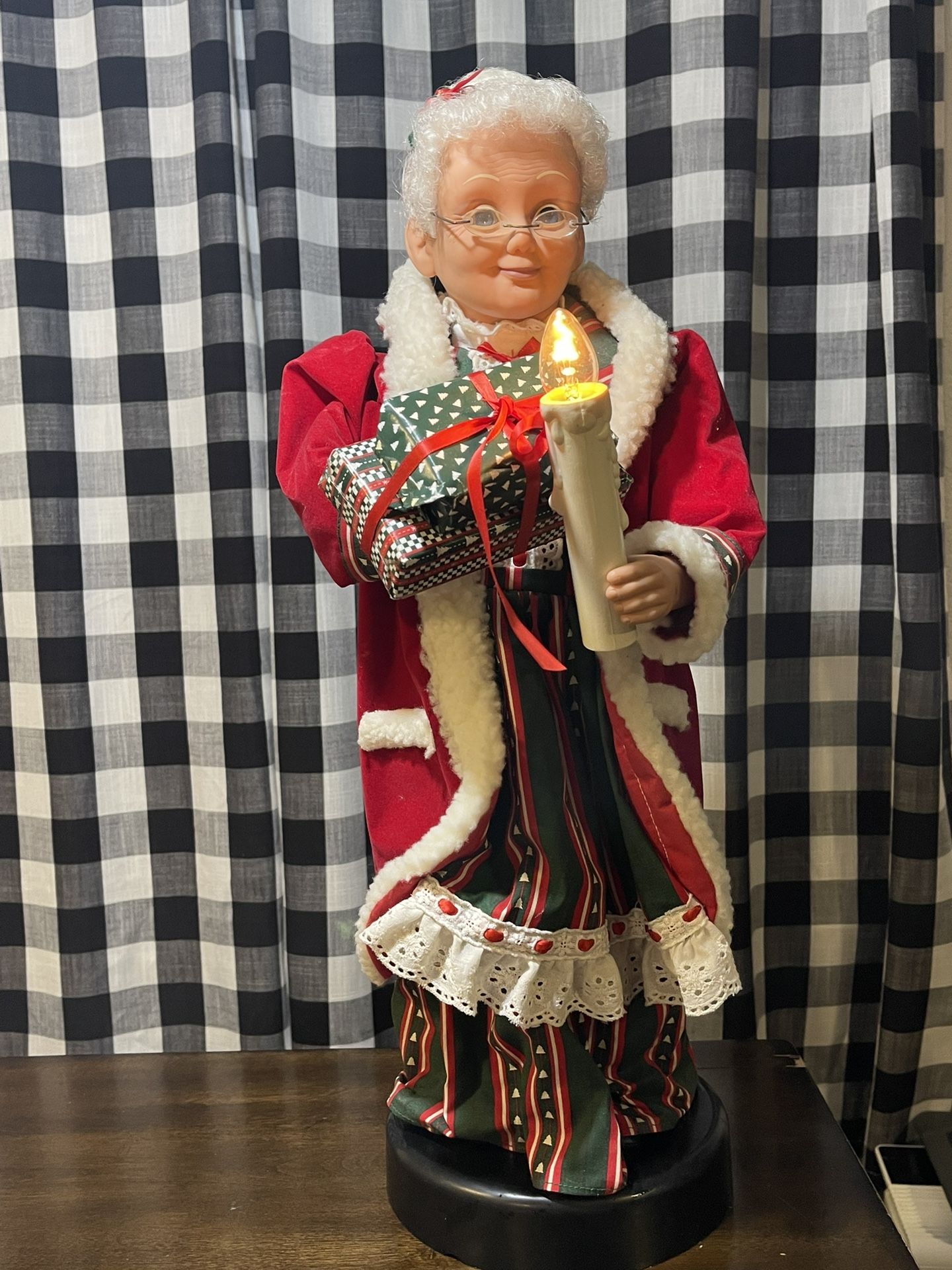 VTG Holiday Creations Animated & Illuminated Figure Mrs. Santa Claus with Candle