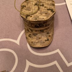 Military ornament made out of like ceramic great condition