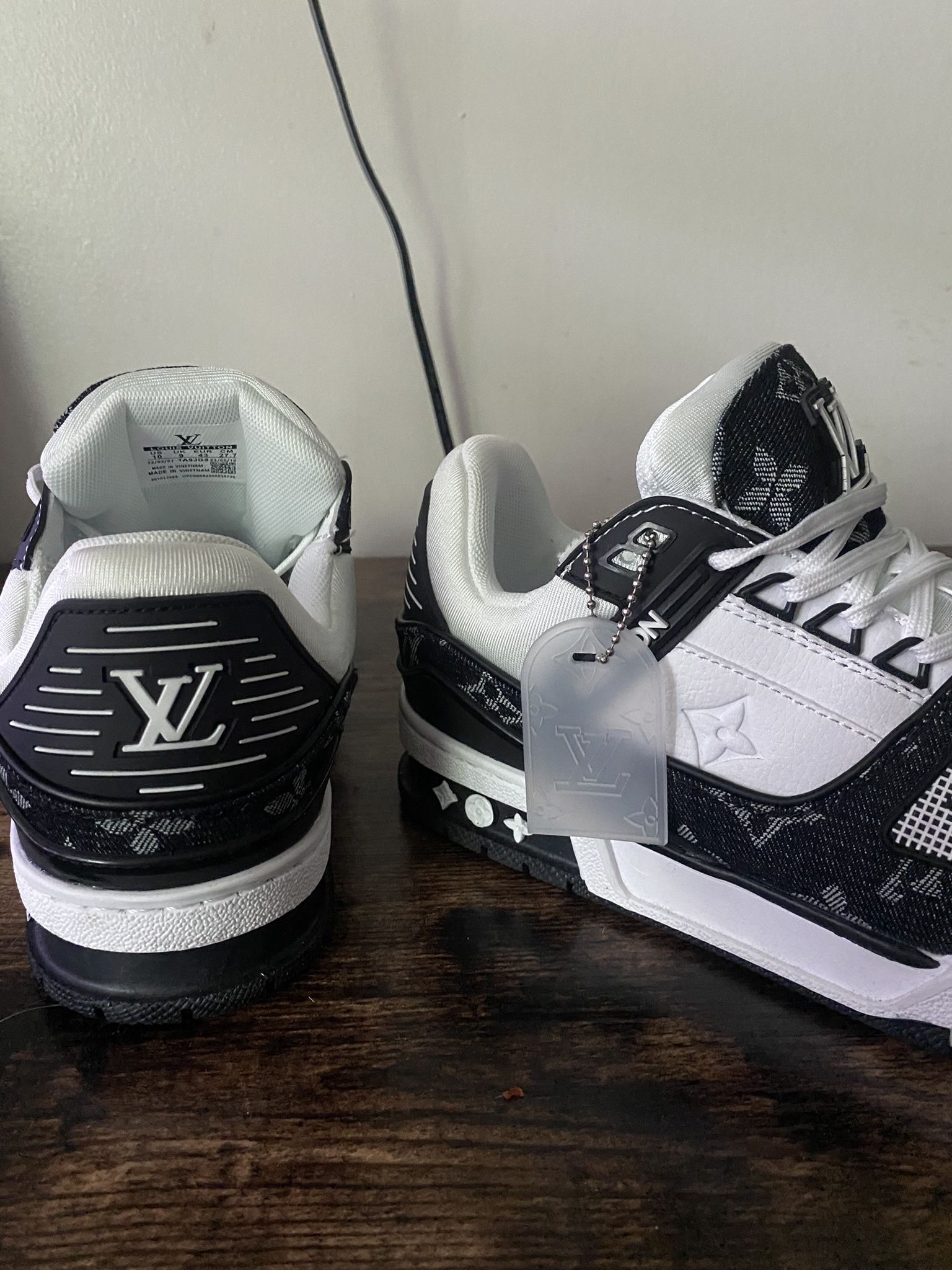 LV Trainers Black And White