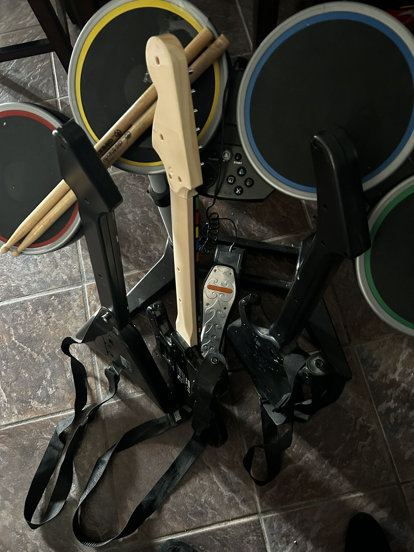 Rockband guitars / Drum set