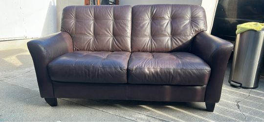Great quality leather loveseat