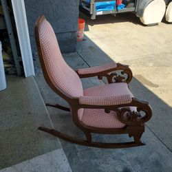 CILLA MECEDORA / ROCKING CHAIR