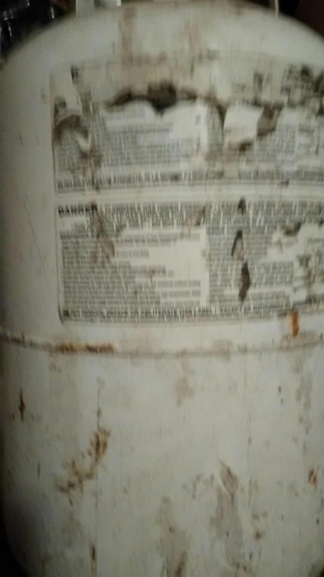 32.4 liter l. P. Propane tank used for R. V. Travel trailers. Great conditiona also used BBQs