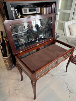 Louis XV Style Mahogany Curio Display Table With Bronze Mounts