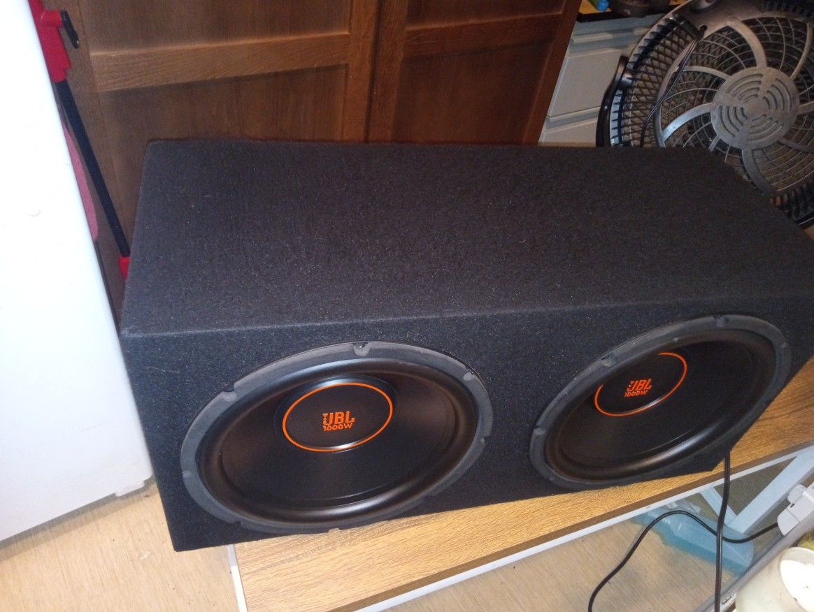 2000 WATTS OF BASS
