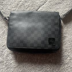 louis vuitton district pm used bag