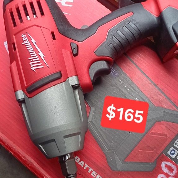 MILWAUKEE M18 CORDLESS IMPACT 1/2IN