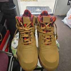 Nike Court Borough Premium
Tan Flannel Men's Size 14 Excellent Like New Condition 