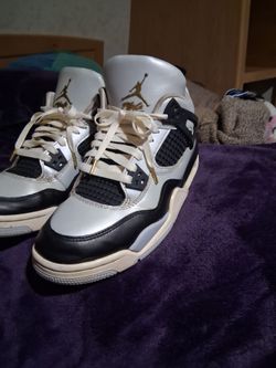 Air Jordan's retro 4 Gs platinum gold