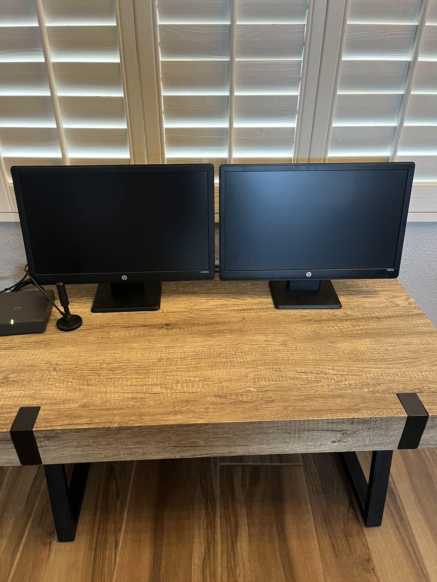 Two HP 20in monitors
