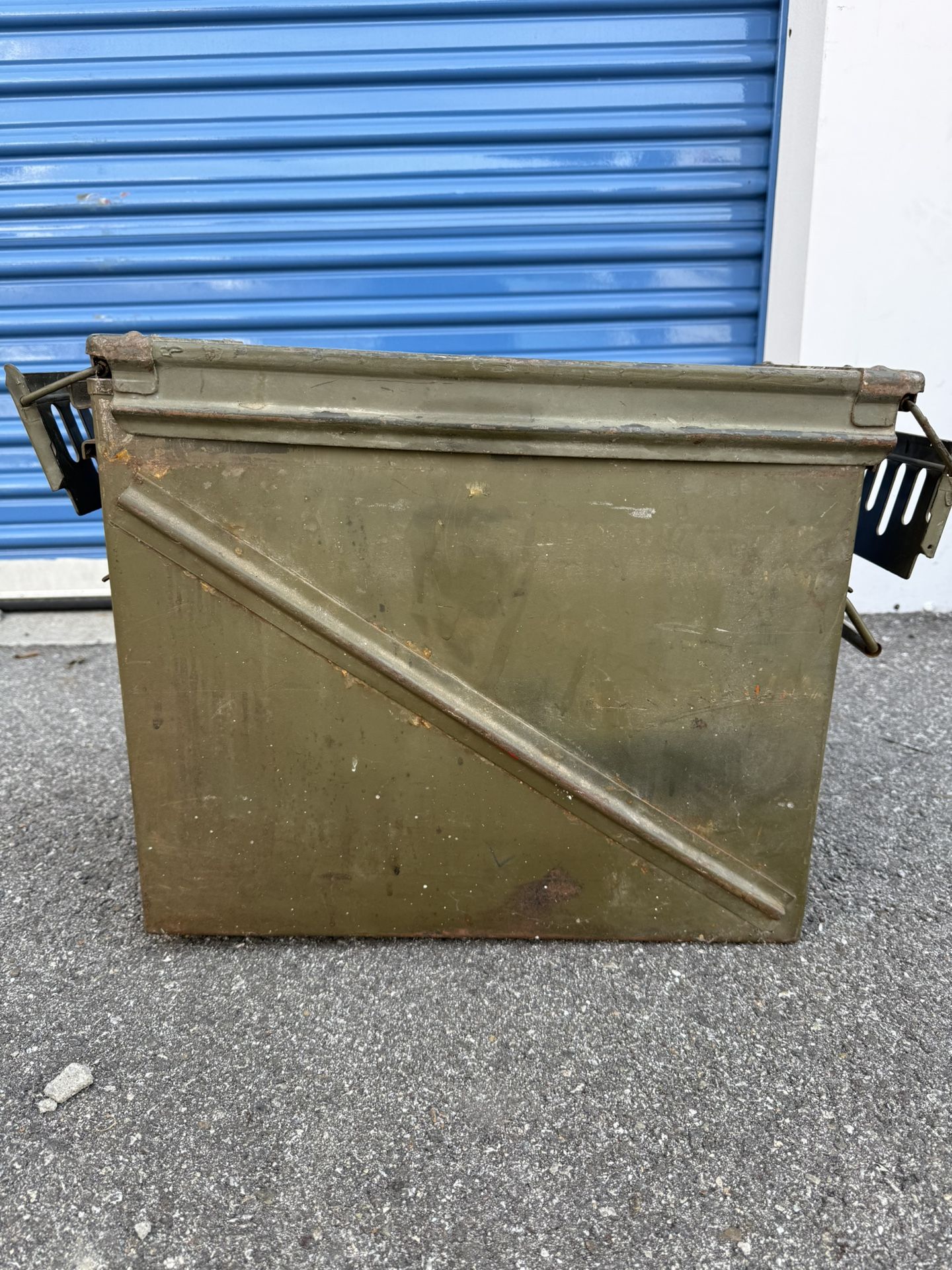 Vintage Military Metal Ammo Box – Heavy-Duty Storage