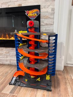 Hot wheel mega garage