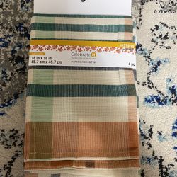 BRAND NEW 4PC NAPKINS 18x18