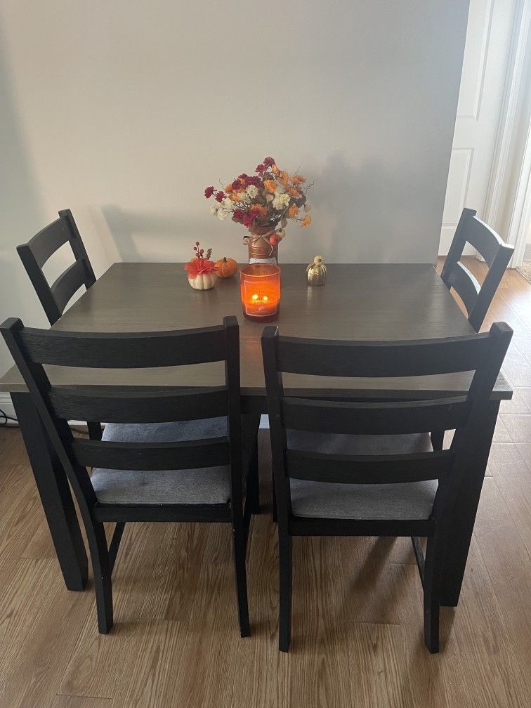 Kitchen Table and Bar Stools