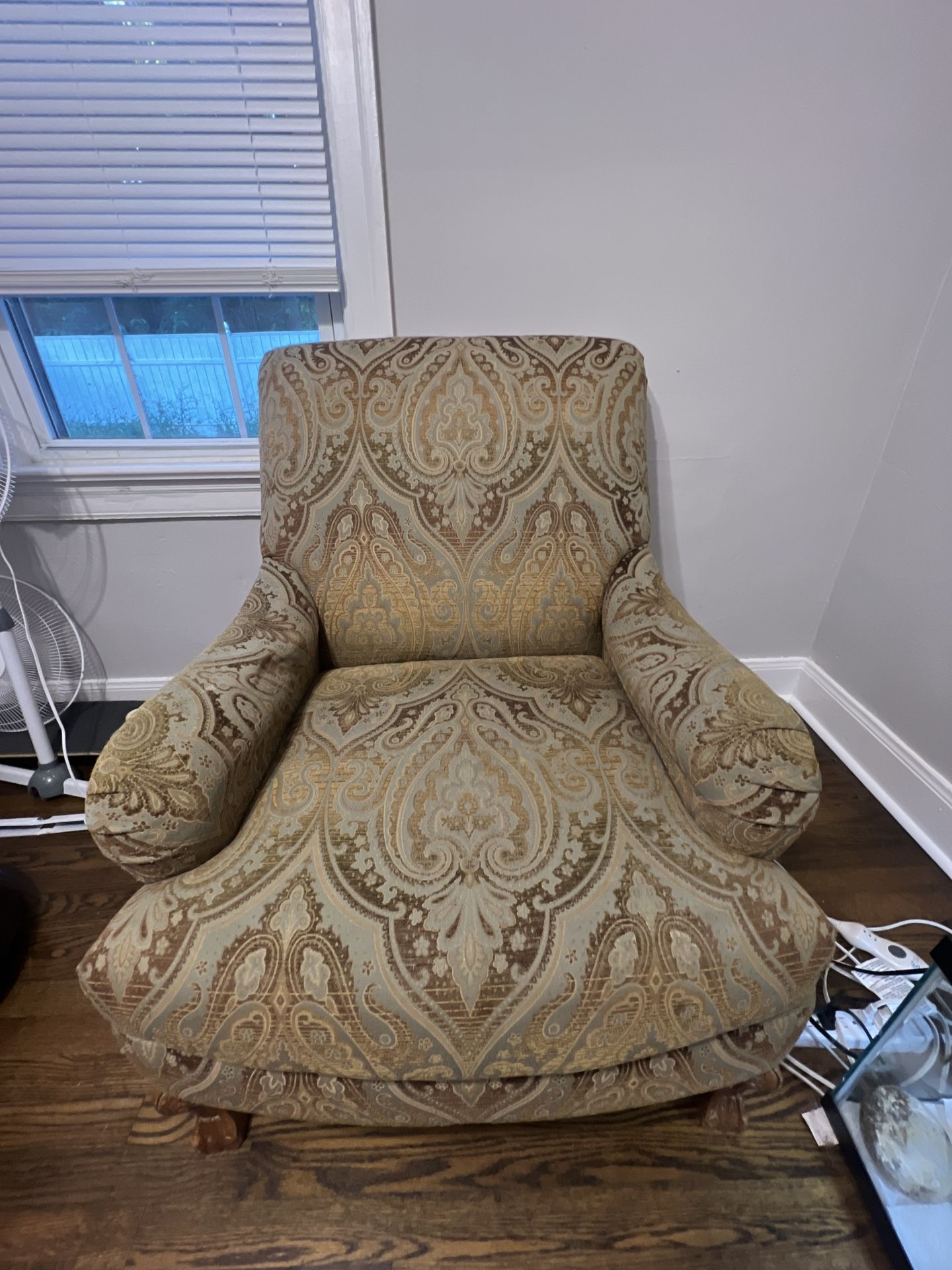 Elegant Cream/Brown Cushioned Chair