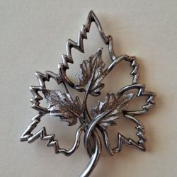 Vintage Emmons Silver Tone Maple Leaf Brooch Pin 2 3/4" x 2" Textured Leaves