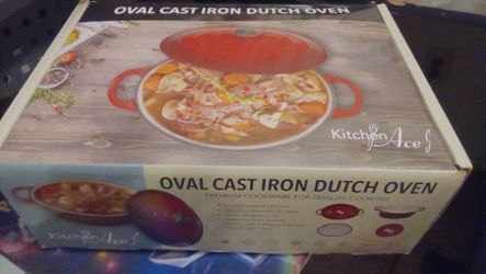 OVAL CAST IRON DUTCH OVEN