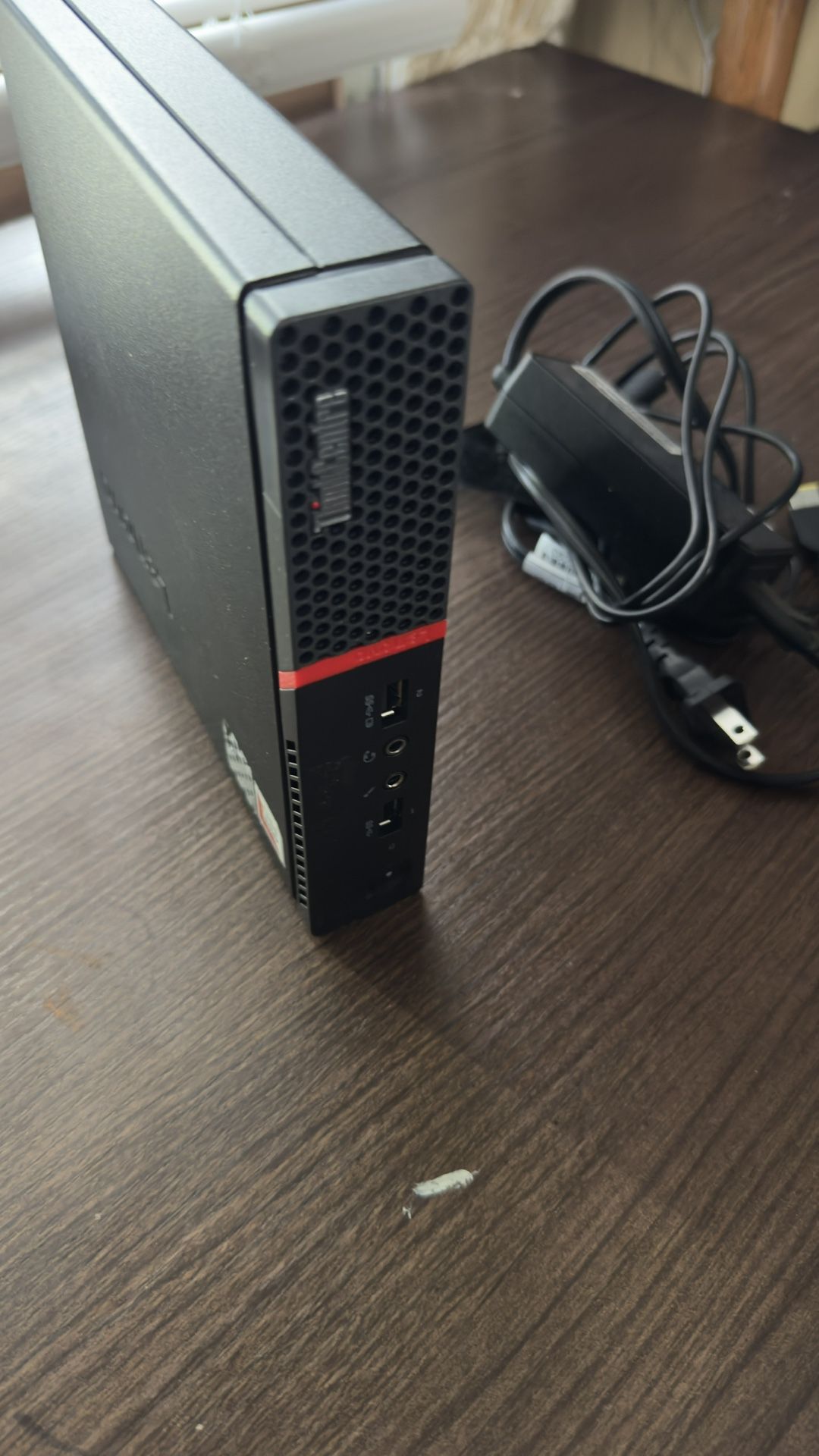 ThinkCentre M715q