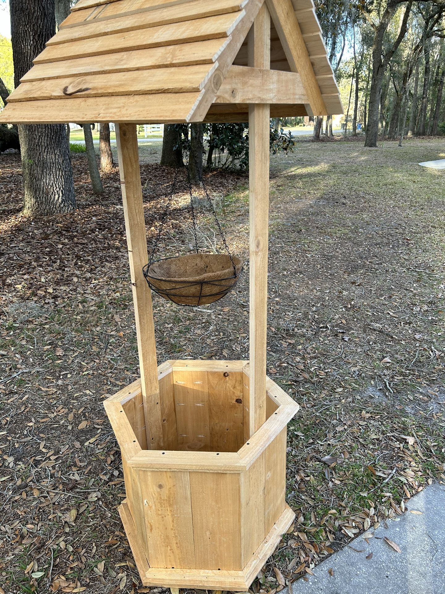 Garden/yard Wishing Well Planter