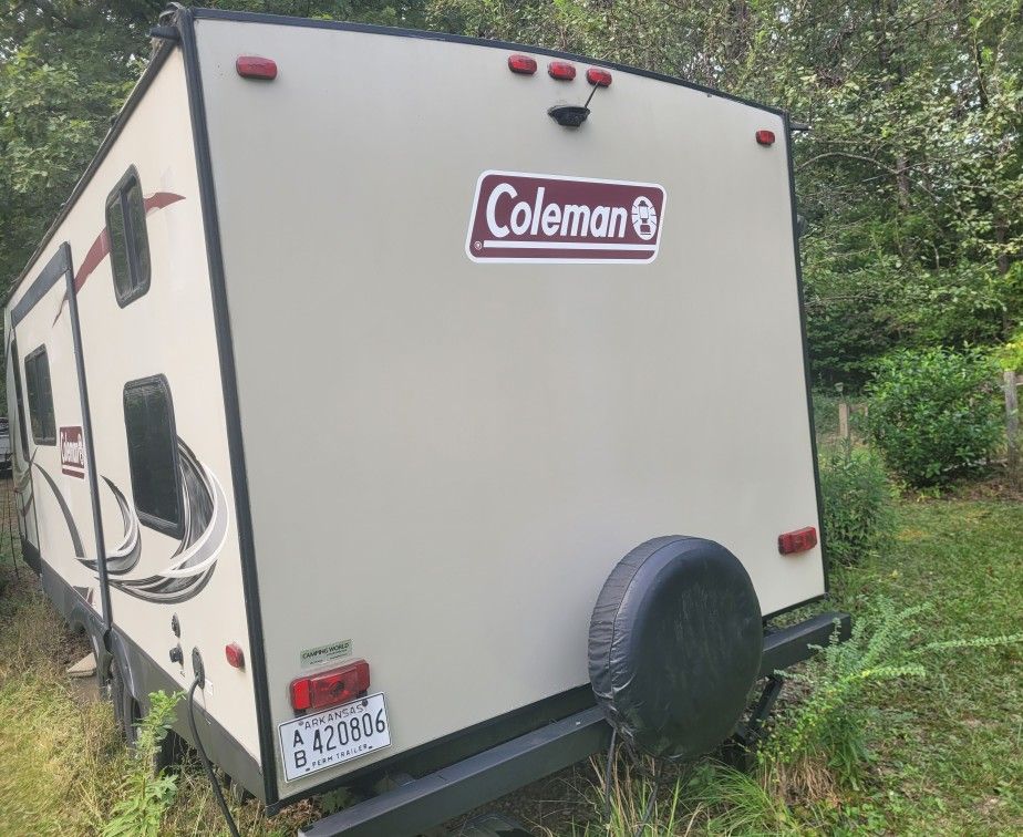 2018 Coleman Light 21FT Box