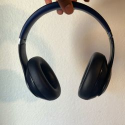 Beats Navy Blue And Noise canceling