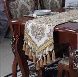 High Quality European Style Table Runner Made Of Chenille with Tassels 