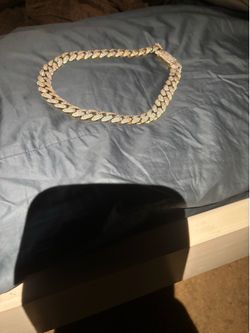 Gold moissanite chain blings crazy.