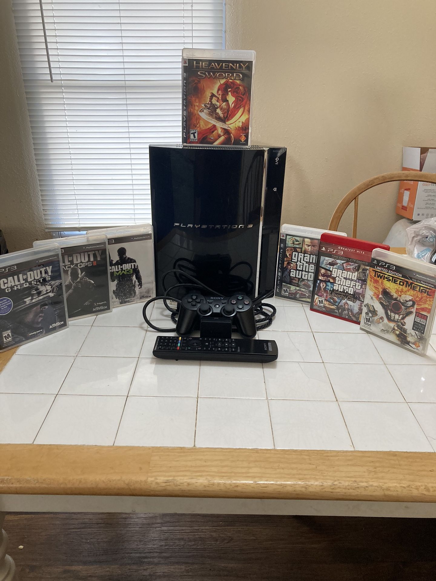Sony PlayStation 3 CECHA01 Bundle Console